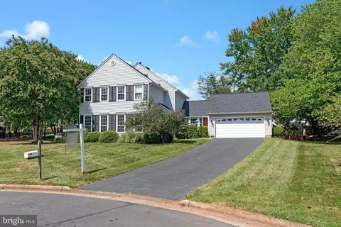 11 Coloma Ct, Sterling, VA 20164