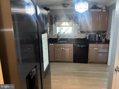 Entry Way - 304 E Gordon St E, Sterling, VA 20164 photo 1 of 2