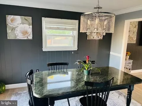 Dining - 304 E Gordon St E, Sterling, VA 20164 photo 1 of 1