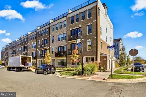 42662 Darala Dr, Ashburn, VA 20147