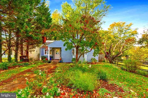 208 Chestnut St, Middleburg, VA 20117