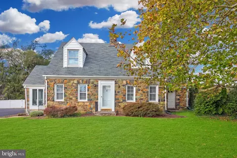 141 S Nursery Ave, Purcellville, VA 20132