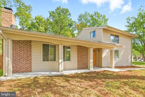 229 W Meadowland Ln, Sterling, VA 20164