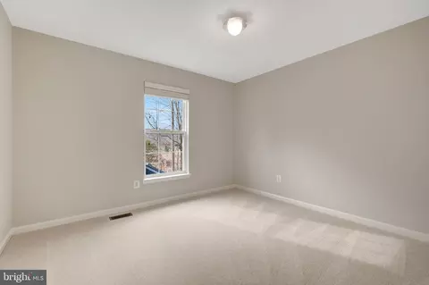 Bedroom - 47425 River Crest St, Sterling, VA 20165 photo 4 of 6