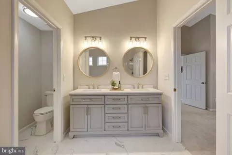 Bath - 47425 River Crest St, Sterling, VA 20165 photo 2 of 7