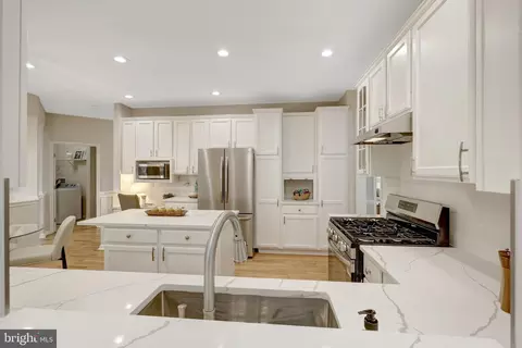 Kitchen - 47425 River Crest St, Sterling, VA 20165 photo 6 of 6