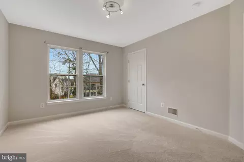 Bedroom - 47425 River Crest St, Sterling, VA 20165 photo 5 of 6