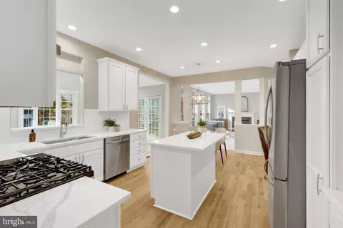 Kitchen - 47425 River Crest St, Sterling, VA 20165 photo 1 of 6