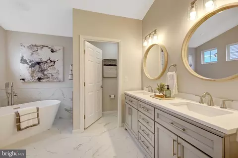Bath - 47425 River Crest St, Sterling, VA 20165 photo 5 of 7