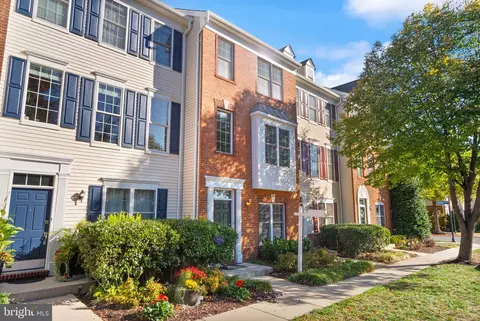 42769 Atchison Ter, Chantilly, VA 20152