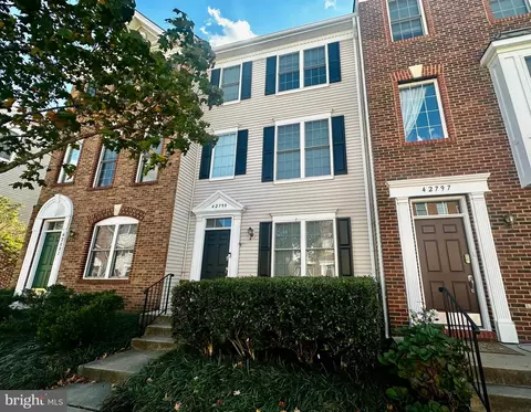 42799 Sykes Ter, Chantilly, VA 20152