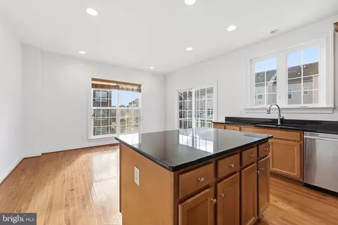 Kitchen - 25480 Schooley Mill Ter, Chantilly, VA 20152 photo 4 of 4