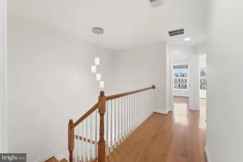 Entry Way - 25480 Schooley Mill Ter, Chantilly, VA 20152 photo 4 of 5