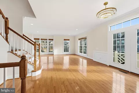 Living - 25480 Schooley Mill Ter, Chantilly, VA 20152 photo 4 of 5