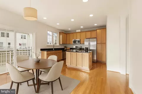 Kitchen - 25480 Schooley Mill Ter, Chantilly, VA 20152 photo 1 of 4