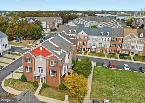 View/Area - 25480 Schooley Mill Ter, Chantilly, VA 20152 photo 2 of 6