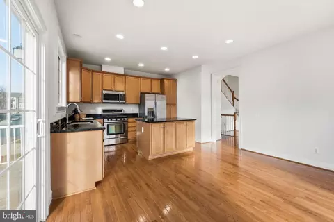 Kitchen - 25480 Schooley Mill Ter, Chantilly, VA 20152 photo 3 of 4
