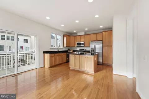 Kitchen - 25480 Schooley Mill Ter, Chantilly, VA 20152 photo 2 of 4