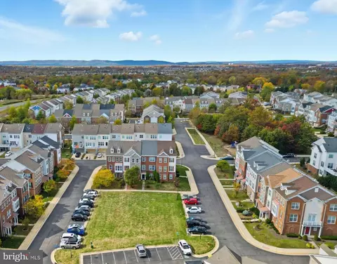 View/Area - 25480 Schooley Mill Ter, Chantilly, VA 20152 photo 3 of 6