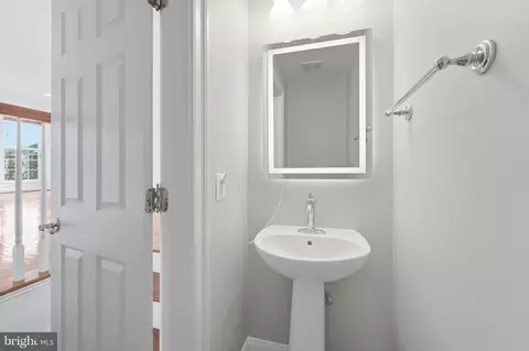 Entry Way - 25480 Schooley Mill Ter, Chantilly, VA 20152 photo 3 of 5