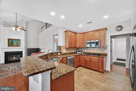 Kitchen - 20698 Crescent Pointe Pl, Ashburn, VA 20147 photo 1 of 5