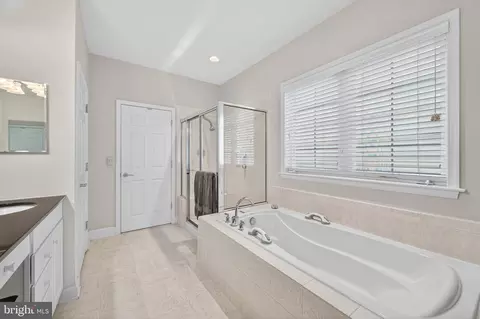 Bath - 20698 Crescent Pointe Pl, Ashburn, VA 20147 photo 2 of 4