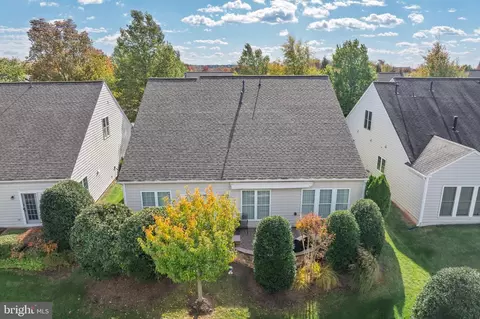View/Area - 20698 Crescent Pointe Pl, Ashburn, VA 20147 photo 3 of 7