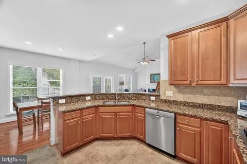 Kitchen - 20698 Crescent Pointe Pl, Ashburn, VA 20147 photo 2 of 5