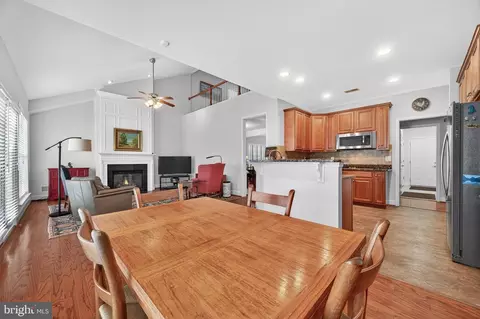 Dining - 20698 Crescent Pointe Pl, Ashburn, VA 20147 photo 9 of 10