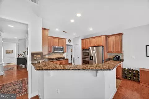 Kitchen - 20698 Crescent Pointe Pl, Ashburn, VA 20147 photo 5 of 5