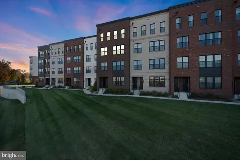 22361 Roanoke Rise Ter, Ashburn, VA 20148