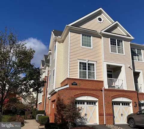 23297 Southdown Manor Ter #105, Ashburn, VA 20148