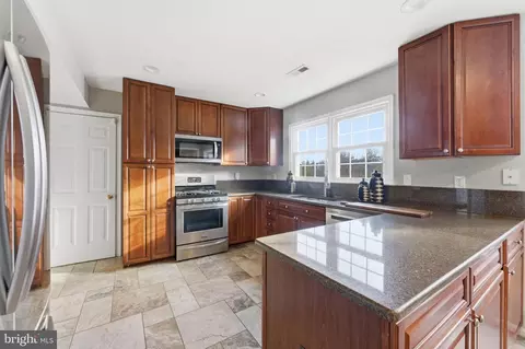 Kitchen - 44202 Bristow Cir, Ashburn, VA 20147 photo 1 of 4