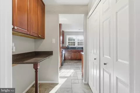 Entry Way - 44202 Bristow Cir, Ashburn, VA 20147 photo 3 of 6