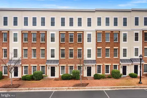 459 Kornblau Ter SE, Leesburg, VA 20175
