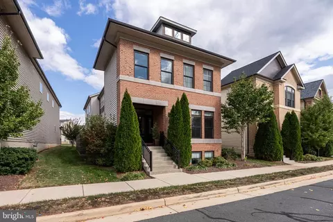 44532 Stepney Dr, Ashburn, VA 20147 photo 2