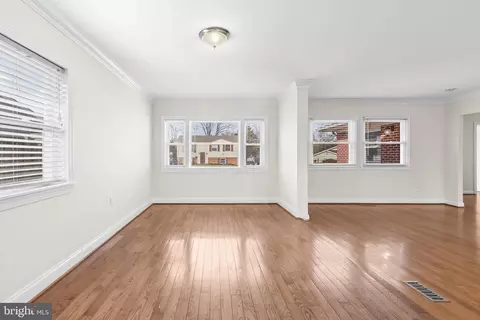 Living - 604 S Birch St S, Sterling, VA 20164 photo 2 of 4