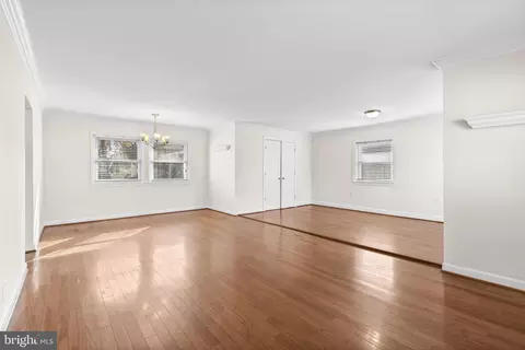Living - 604 S Birch St S, Sterling, VA 20164 photo 1 of 4