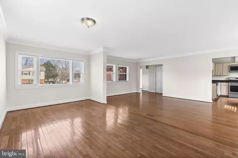 Living - 604 S Birch St S, Sterling, VA 20164 photo 3 of 4