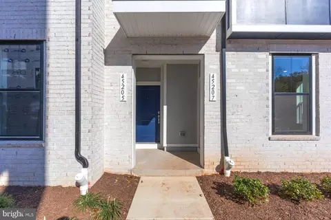 45205 Drowes Ter, Sterling, VA 20166 photo 4
