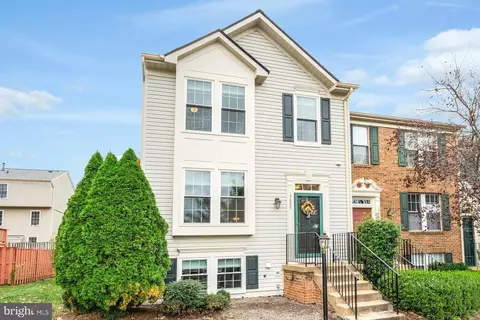 19889 Fieldgrass Sq, Ashburn, VA 20147