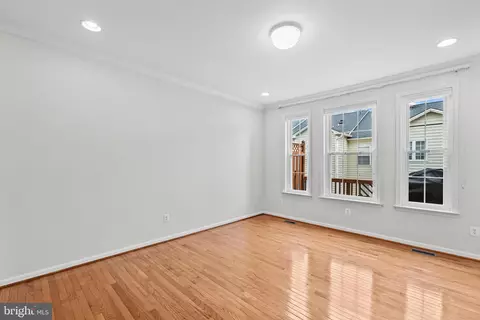 Living - 20366 Clover Field Ter, Sterling, VA 20165 photo 3 of 7