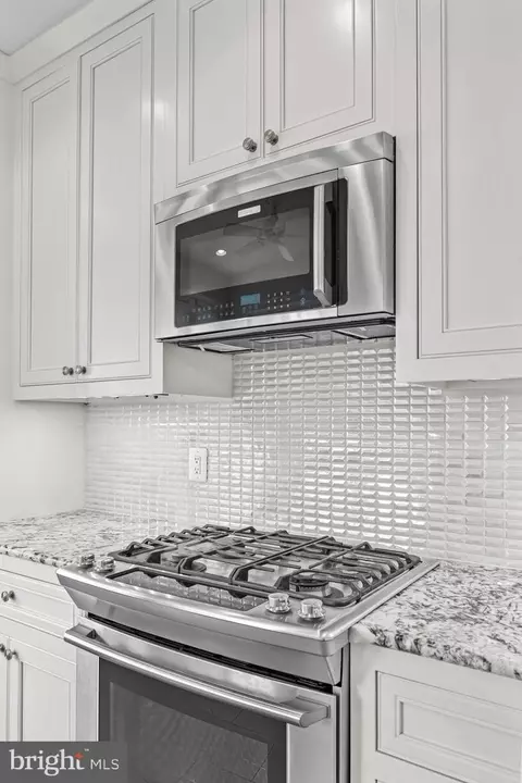 Kitchen - 20366 Clover Field Ter, Sterling, VA 20165 photo 6 of 7