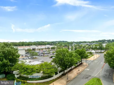 View/Area - 20366 Clover Field Ter, Sterling, VA 20165 photo 10 of 12