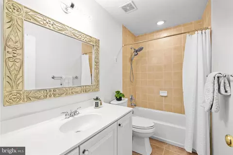 Bath - 20366 Clover Field Ter, Sterling, VA 20165 photo 8 of 10