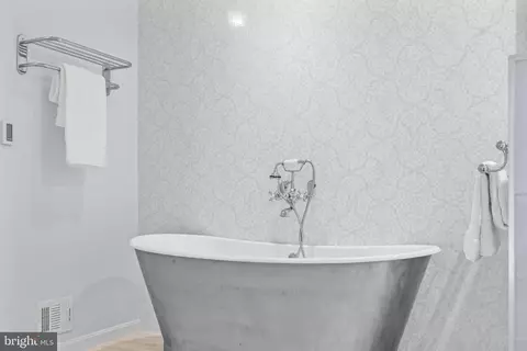 Bath - 20366 Clover Field Ter, Sterling, VA 20165 photo 6 of 10