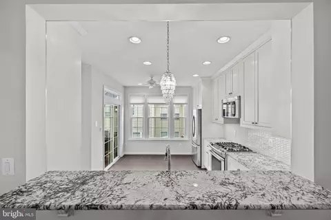 Kitchen - 20366 Clover Field Ter, Sterling, VA 20165 photo 5 of 7