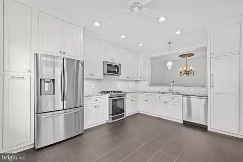 Kitchen - 20366 Clover Field Ter, Sterling, VA 20165 photo 3 of 7