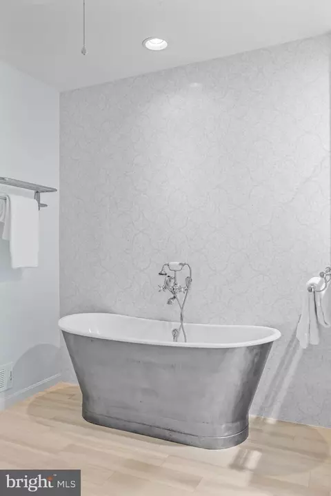 Bath - 20366 Clover Field Ter, Sterling, VA 20165 photo 5 of 10