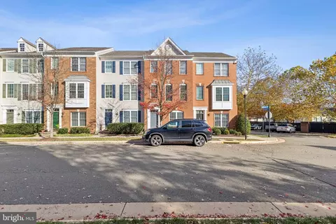 25390 Shipley Ter, Chantilly, VA 20152